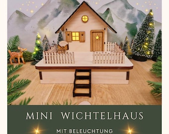 Mini maison de gnome illuminée « Jonte » – Pièce unique faite main en bois / Lutin de Noël / Nain de Noël / Porte de gnome / L -104