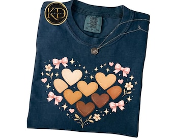 Camiseta Coquette Comfort Colors con estampado de corazón y tono de piel, camiseta de San Valentín con lazo rosa y corazón, camiseta Melanin Hearts, regalo inclusivo para profesores, camiseta con estampado bonito