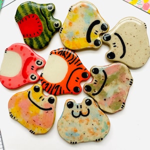 Ceramic Frog Magnet, frog decor, kitchen fridge magnet, Cottagecore decor, back to school gift for her, Animal Magnet, birthday gift for mom
