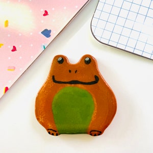 Ceramic Frog Magnet, frog decor, kitchen fridge magnet, Cottagecore decor, couples gift, Animal Magnet, handmade gift, unique gift for her Coco