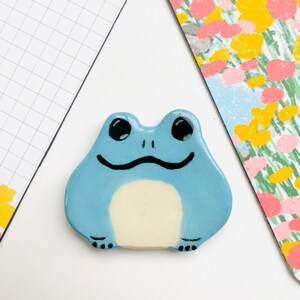 Ceramic Frog Magnet, frog decor, kitchen fridge magnet, Cottagecore decor, couples gift, Animal Magnet, handmade gift, unique gift for her Tiny