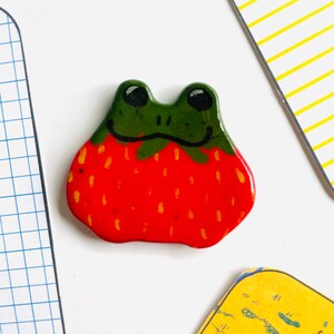 Ceramic Frog Magnet, frog decor, kitchen fridge magnet, Cottagecore decor, couples gift, Animal Magnet, handmade gift, unique gift for her Mort