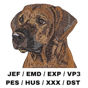 Puede incluir: Diseño bordado de la cabeza de un perro Bloodhound marrón y negro. El perro tiene una expresión seria y sus orejas son caídas.