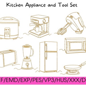 Könnte beinhalten: Ein Set an Küchengeräten und Werkzeugen, darunter ein Reiskocher, eine Kaffeemaschine, ein Mixer, eine Mikrowelle, ein Mixer, ein Kühlschrank, eine Bratpfanne und ein Toaster. Das Bild ist in Schwarzweiß und hat einen gestickten Look.