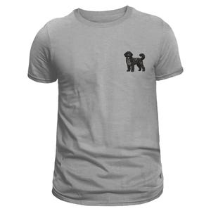 K&ouml;nnte beinhalten: Ein heidefarbenes T-Shirt mit einer schwarzen Silhouette eines Doodle-Hundes.