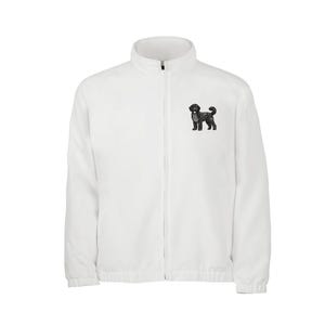 K&ouml;nnte beinhalten: Wei&szlig;e Fleece-Jacke mit Rei&szlig;verschluss und einer schwarzen gestickten Hundesilhouette auf der linken Brust.