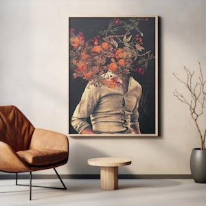 以下が含まれることがあります： 花と果物でいっぱいの頭をした人のシュールな絵画。その人はベージュのセーターを着ており、背景は暗い。