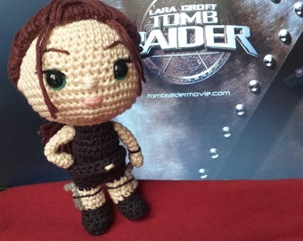 Patrón de amigurumi de Lara Croft Tomb Raider - Tutorial en PDF de Darth Makers