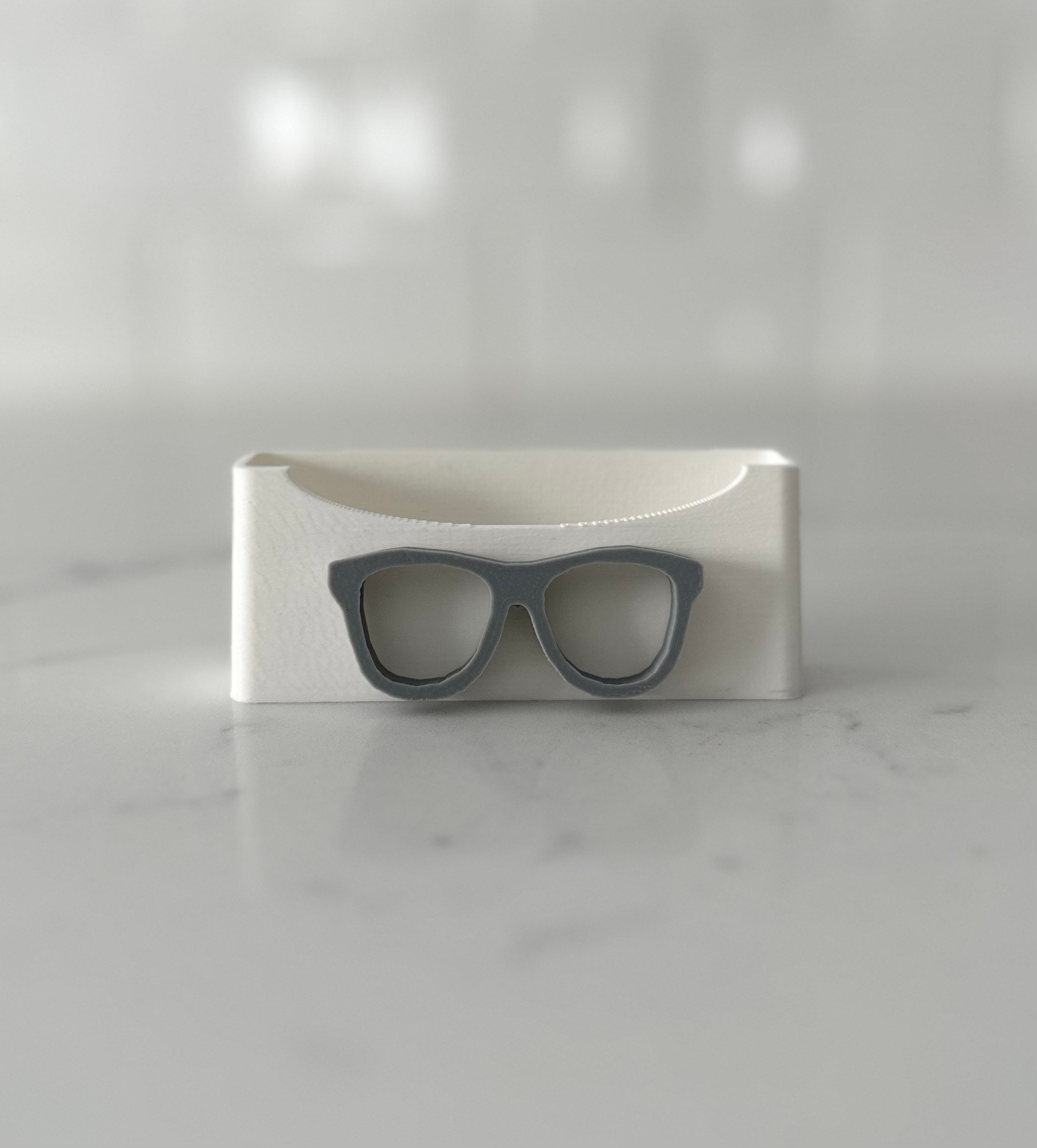 Free 3D file Glasses holder for car sun visor 👓・3D print design to  download・Cults