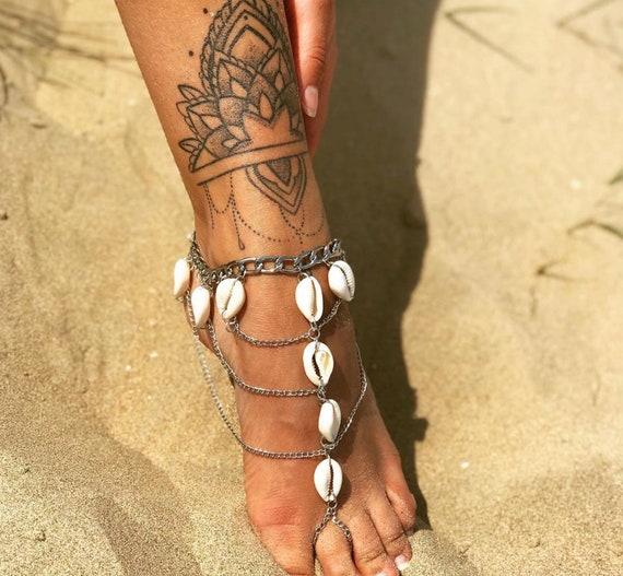 Amazon.com: Jumwrit Boho Pearl Barefoot Sandals Dainty Ankle Bracelets with  Toe Ring Gold Foot Chain Anklet for Women and Girls（2pcs） : Clothing, Shoes  & Jewelry