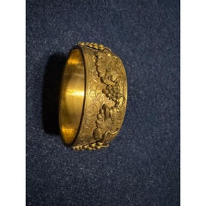 Antique Gold Tone Hinged Clamper Bracelet Repousse Grape Vine Cuff Size 7