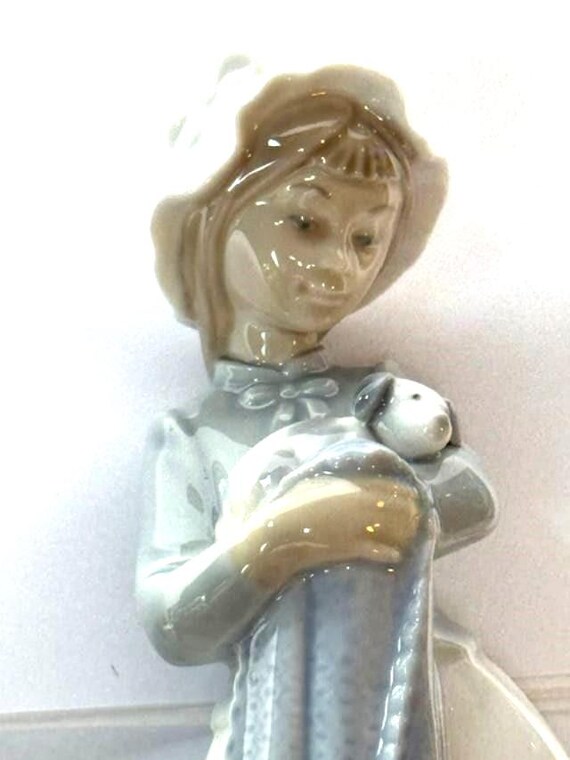 NAO (リヤドロ作) 子犬を抱く女の子 - 10 インチ - 新品同様 NAO (リヤドロ作) 子犬を抱く女の子 - 10 インチ - 新品同様