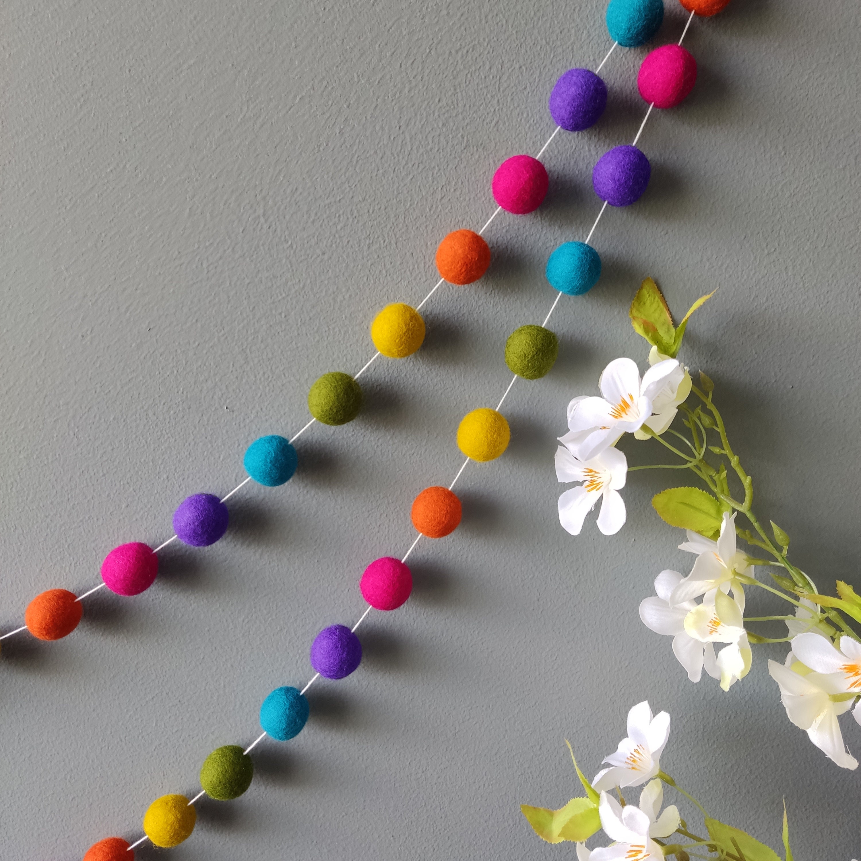 Guirlande Pompons Colorés Arc-en-ciel – 3 Mètres, 24 Boules Laine – Décoration Fête Anniversaire, Chambre
