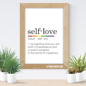 Puede incluir: Una impresión de arte de pared imprimible con una definición de amor propio. La definición está escrita en texto negro sobre un fondo blanco. La palabra "self-love" está escrita en texto negro con una franja arcoíris debajo. El texto dice: "self-love noun [self 'lav] 1: recognizing that you are both a masterpiece and a work in progress. 2: the secret to happiness."