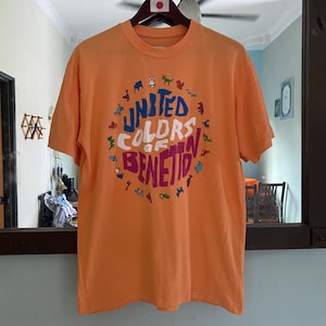 Vintage United Colour of Benetton Tshirt Medium Size
