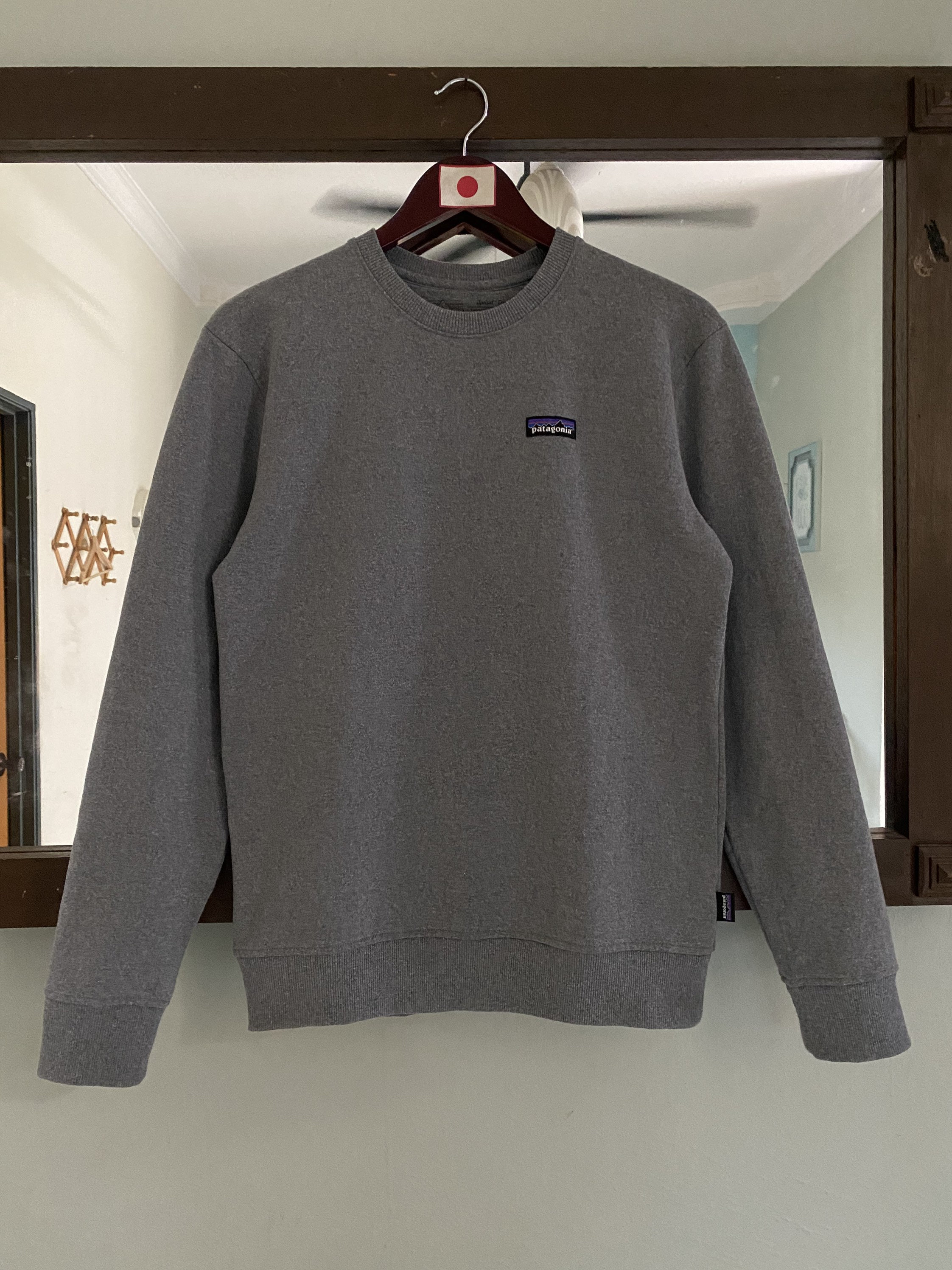 年末のプロモーション特価！ Patagonia Sweatshirt Small Logo Patagonia Small Size - Etsy トップス