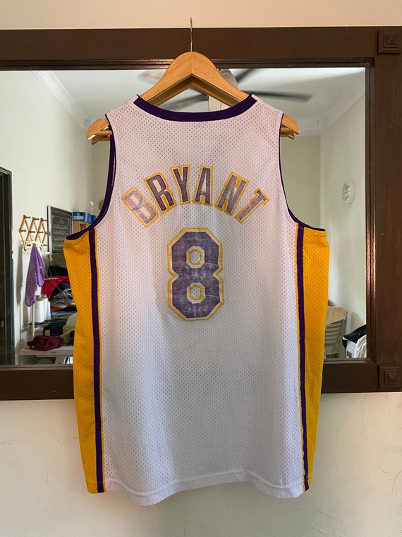 Akira96 Vintage Nike NBA Tee La Lakers Bryant 8 Jersey