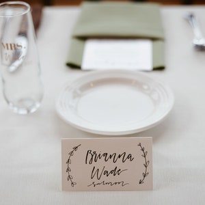 Tarjetas de nombre para eventos especiales: bodas, fiestas de graduación, baby showers