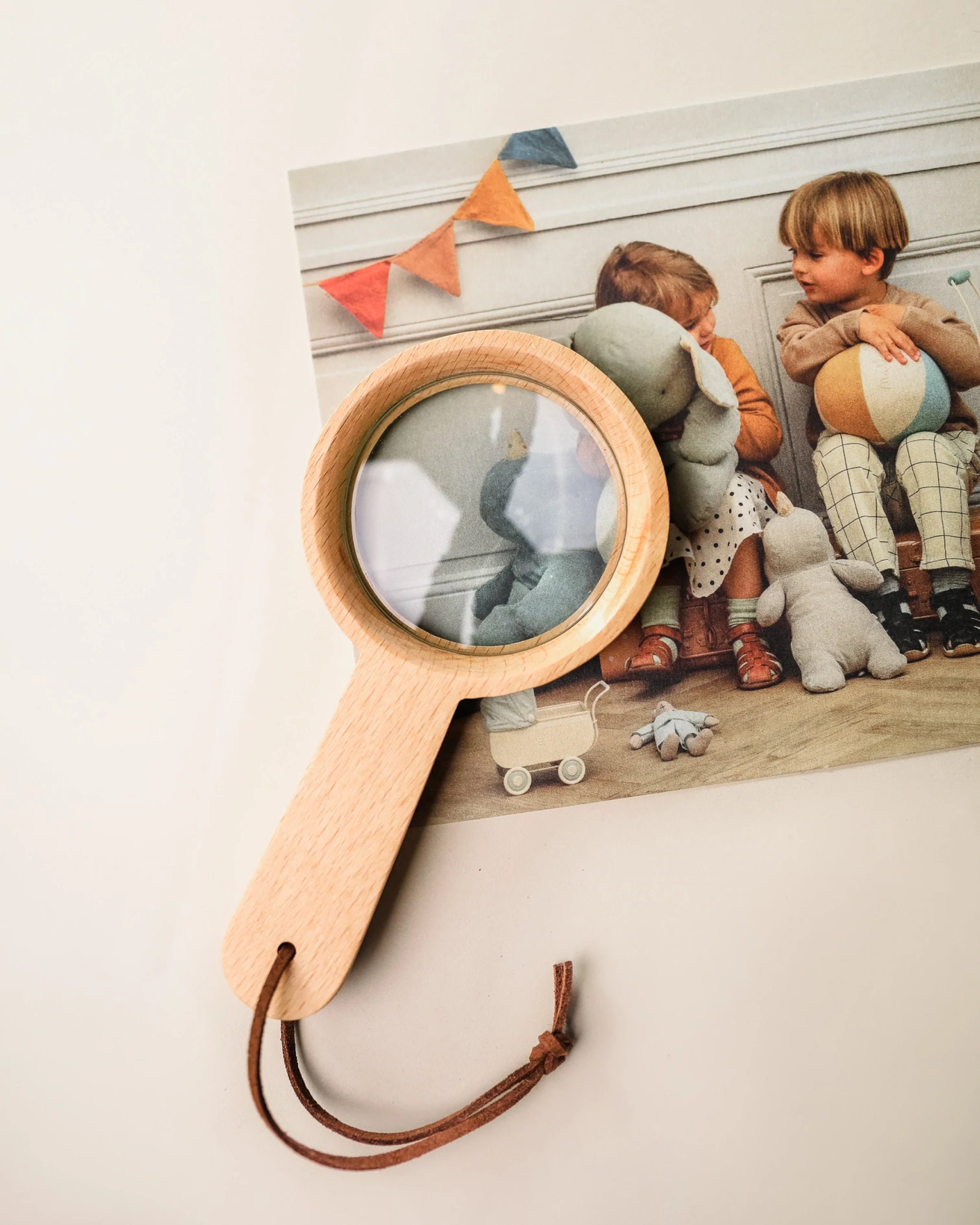 ADVENTURERS MAGNIFYING GLASS - THE TOY STORE