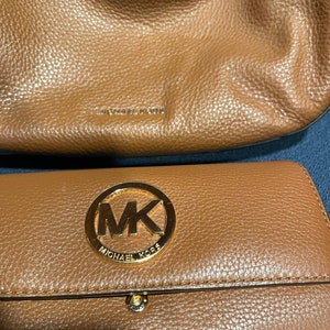 Michael kors black and gold wallet sale