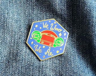VR Enamel Pin – Technology Gift – Gold Plated Lapel Pin