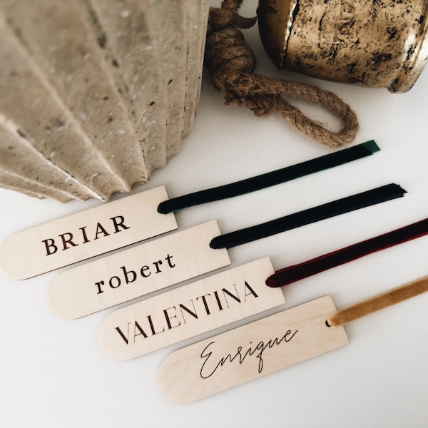 Etiquetas personalizadas para calcetines navideños, etiquetas de madera personalizadas para mesa, recuerdo navideño de amigo invisible