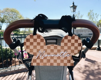 Etiqueta de cochecito de orejas a cuadros inspirada en Disney, etiqueta de cochecito de madera personalizada WDW, signo de cochecito de niños, sombrero de Mickey de cochecito, decoración de orejas de Mickey