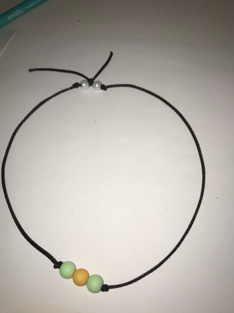 Bubble bead choker