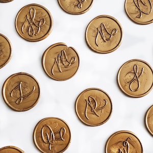 Gouden kalligrafie lakzegelstickers, eerste bruiloft lakzegelstickers, aangepaste huwelijksuitnodiging, envelopzegels, moderne brief, monogram