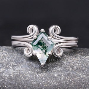 Twirl Natural Green Moss Agate Woman Wedding Ring, Alternative Engagement Ring, Kite Cut, 925 Sterling Silver, Nature, Simple and Unique