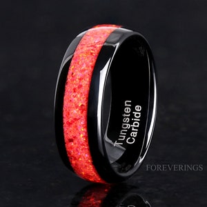 Opale de feu rouge 8 mm, bague en tungstène noir, alliance pour homme, opale rouge broyée, poli, dôme, coupe confortable, bague unique