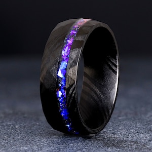 Schwarzer Damast Ring Mann, Orionnebel Ehering, Mann Facettenring, Blauer Nebel Ring,Gehämmert Space Ring, Edelstahl, Ring Gravur
