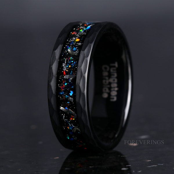 Meteoriet Galaxy Opal trouwring, zwarte wolfraamring, 8 mm-6 mm-4 mm, gehamerd, plat, mat geborsteld, authentieke meteorietring, unieke ring