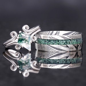 Twirl Natural Green Moss Agate Ring Set, His and Hers Wedding Band, Promise Ring Set, Nature Couples Ring, Damasus Steel and Sterling Silver