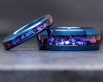 Orionnebula-ringset blått, vigselring i volfram för honom och henne, 8 mm och 4 mm blå nebula-ring, ring för par i yttre rymden, polering, kupol, gravyr