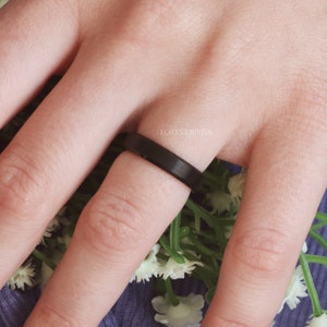 His and Hers Tungsten Wedding Band Set, 4mm, 6mm, Black Ring, Mens Womens Ring, Comfort Fit, Matte, Couples Ring, Beveled image 3