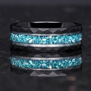 Aquamarin Ring Männer, Blau Ehering, gehämmert Ring, 8 mm 6 mm schwarz Wolfram Band, einzigartige Versprechen Ring, schwarz blau Ring, personalisierte Geschenk