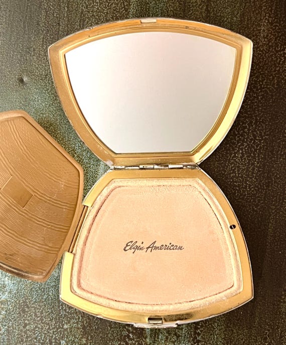 Elgin American Silver Clamshell Compact - image 3