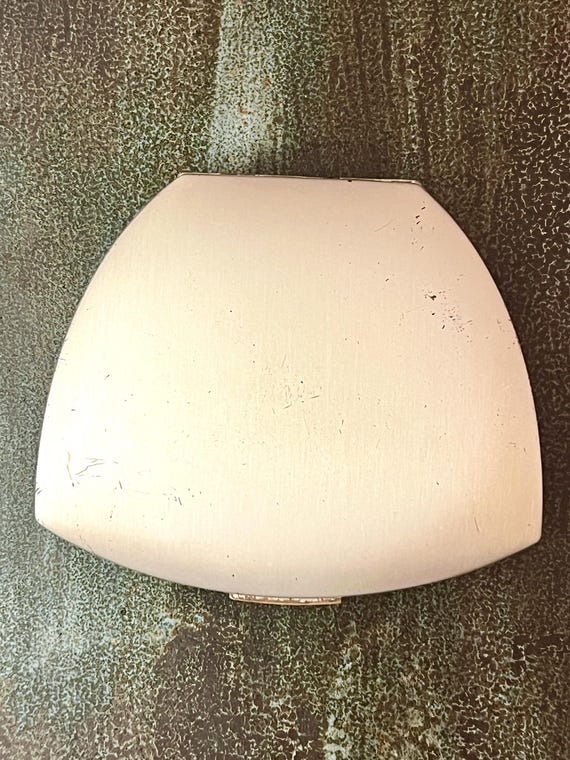 Elgin American Silver Clamshell Compact - image 5