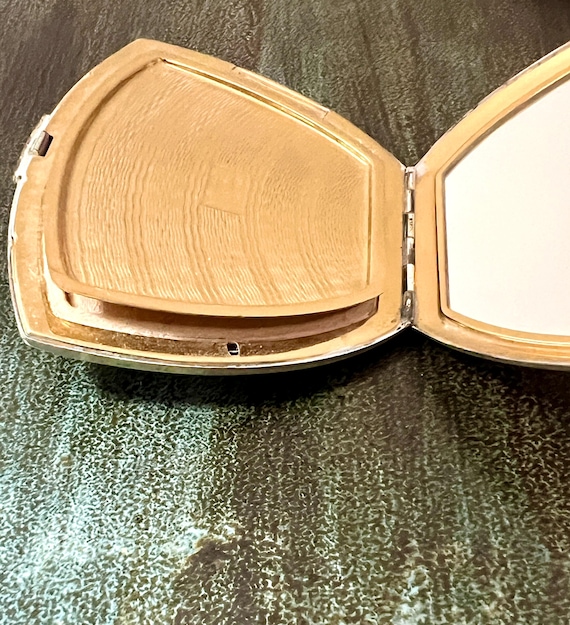 Elgin American Silver Clamshell Compact - image 6