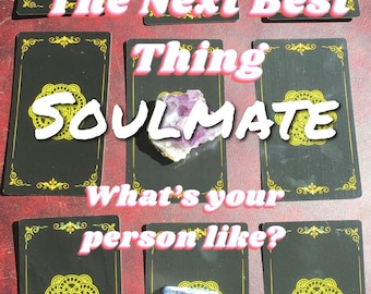 Könnte beinhalten: Ein Satz schwarzer Karten mit goldenen Verzierungen und einem Mandala-Design. Jede Karte hat einen Kristall obenauf. Der Text auf den Karten lautet "The Next Best Thing Soulmate What's your person like?"