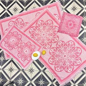 Vintage MCM Pink Fieldcrest Towel Set 4 Piece Retro Floral Medallion Terrycloth Bath Towels With Hand Towel & Washcloth