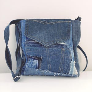 Upcycled Denim Patchwork Tasche - Boho Crossbody Geldbörse - Einzigartiges nachhaltiges Geschenk für Sie