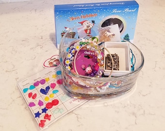 Mystery jewelry jar, jewelry grab bag, jewelry lot lbs, wearable jewelry lot, mystery jewelry lot, treasure hunter, huge jewelry lot.