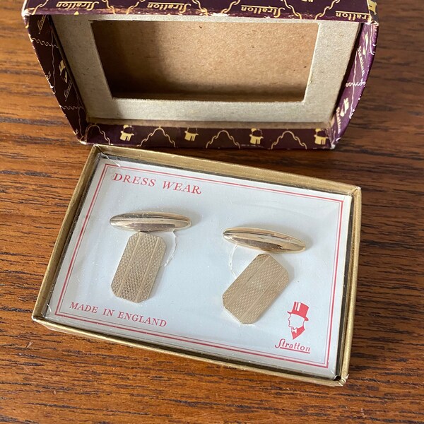 Vintage Stratton gold tone geometric cufflinks  in the original box. Great gift idea