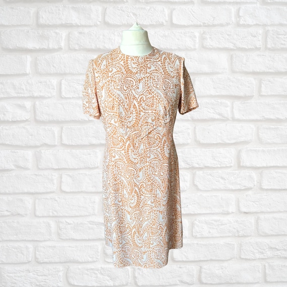 Vintage White and Peach Textured Brocade Print 60s Dress. Dark Coral Paisley Design. Approx UK Size 16 - Etsy Vintage White and Peach Textured Brocade Print 60s Dress. Dark Coral Paisley Design. Approx UK Size 16 - Etsy
