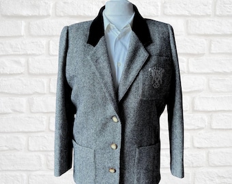 Vintage Black and White Herringbone Blazer | 80s Wool Women’s Jacket with Velvet Collar | Smart Casual Style | Approx UK size 14-16
