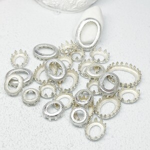 Configuración de cabujón con dientes de corona de latón crudo plateado, suministros de joyería de cabujón con borde de encaje checo, 26 piezas.