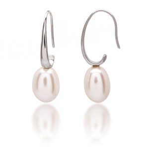 Pearl earrings drop, Pera design.
