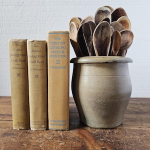 The Boston Cooking School Cook Book by Fannie Farmer. Antique cookbooks Fannie Merritt Farmer.
